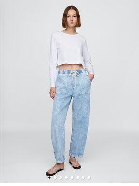 GAP Light Wash Barrel Jeans - Pale Blue